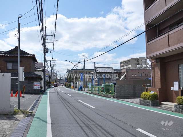 敷地東側の前面道路