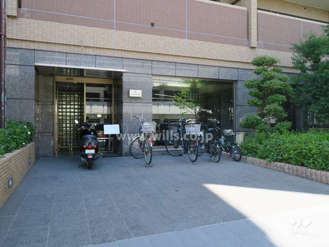 1階には店舗が入っています。