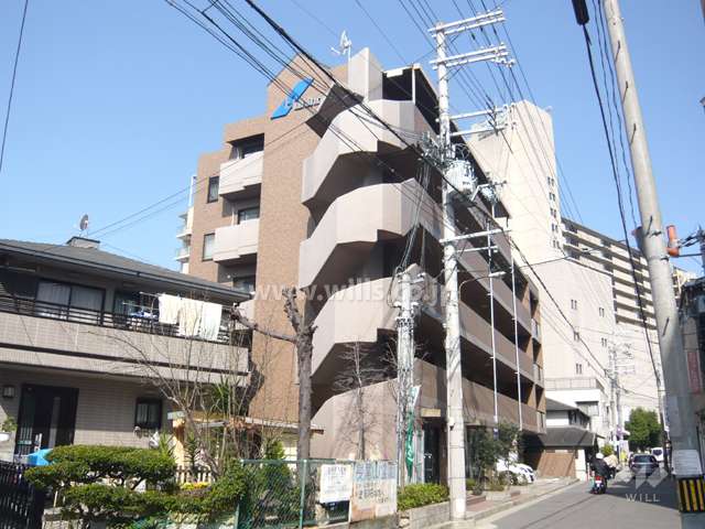 ユニーブル逆瀬川の外観（南東から）