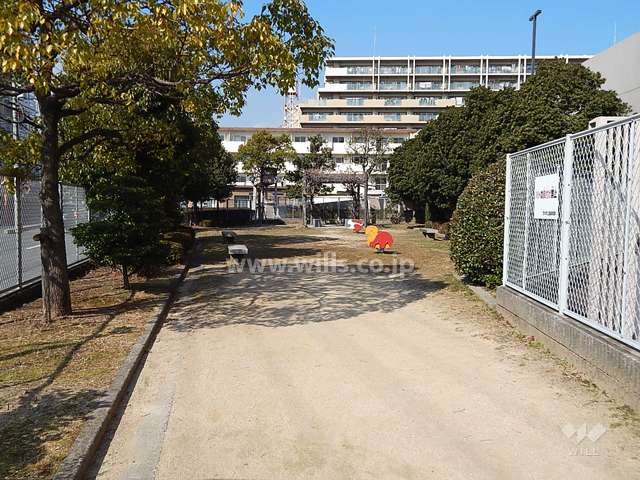敷地西側には上穂積1丁目児童遊園があります。