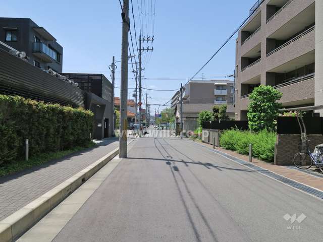 敷地北側の前面道路