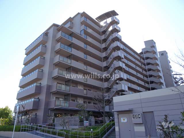 ジオ茨木学園町４番館の外観（北東側から）