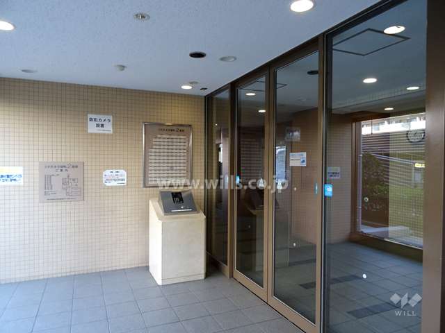 エントランスはオートロック付きです。