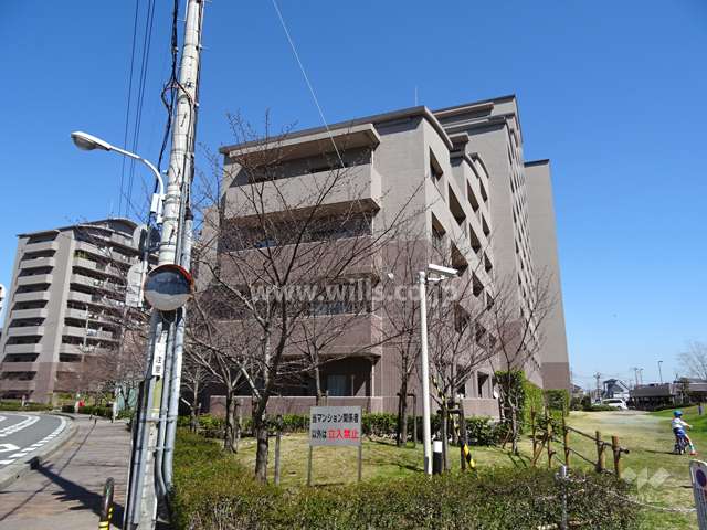ジオ茨木学園町3番館の外観（南西側から）