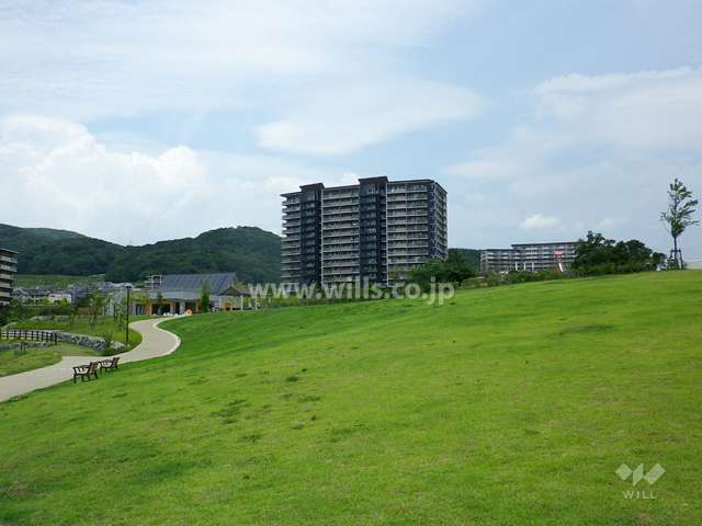 敷地の南側には『彩都西公園』が広がっています。