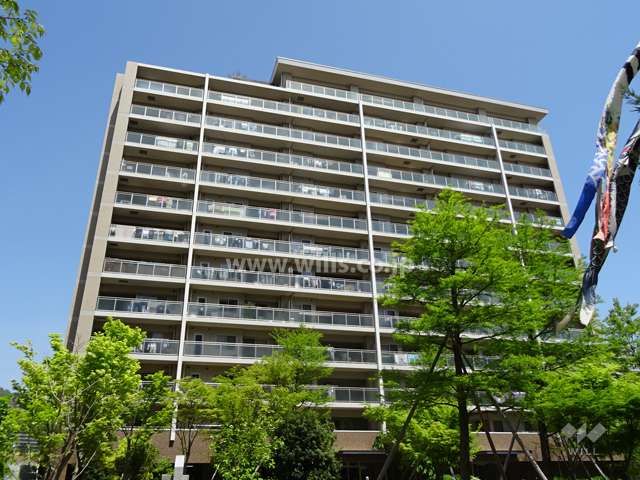 ジオ彩都みなみ坂1番館の外観（南東側から）