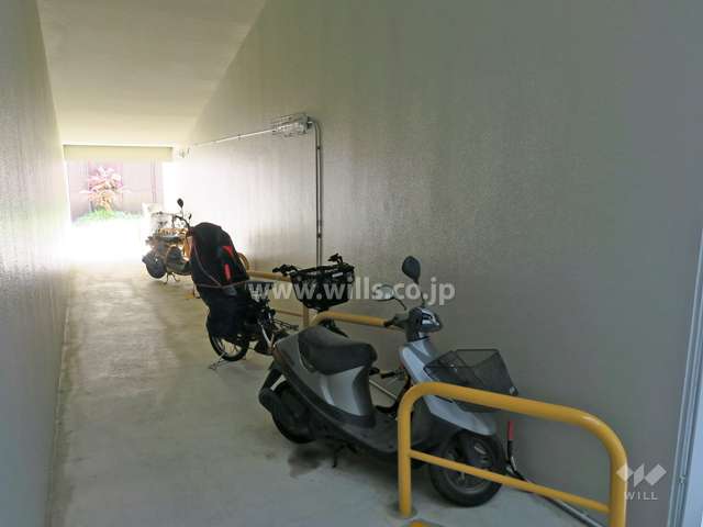屋内に設けられたバイク置場