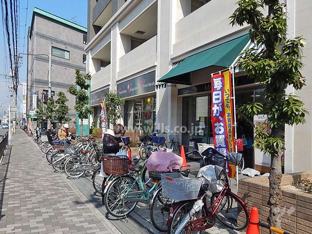 1階に店舗が入っています。
