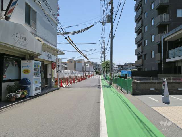 敷地東側の前面道路