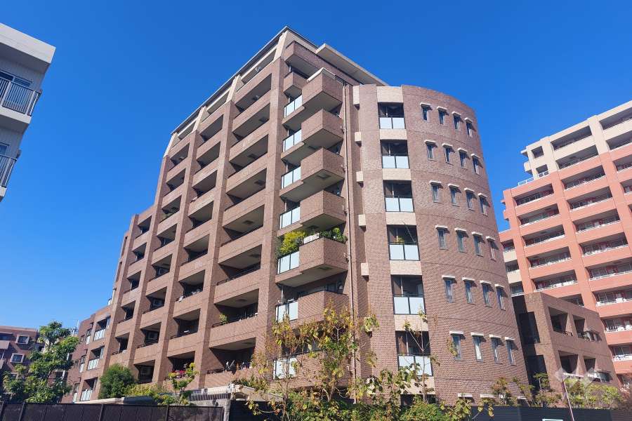 シティハウス茨木新中条の外観（南東側から）