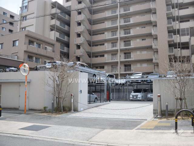 敷地内駐車場（ロボットゲート付き）