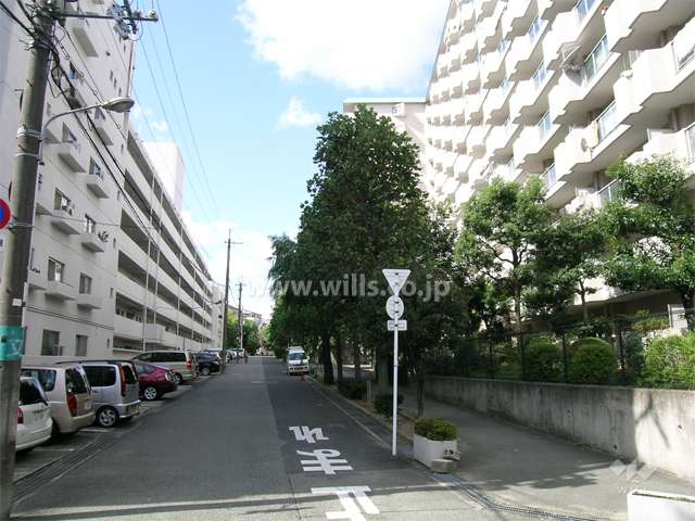 朝日プラザ千里Ａ棟の南側