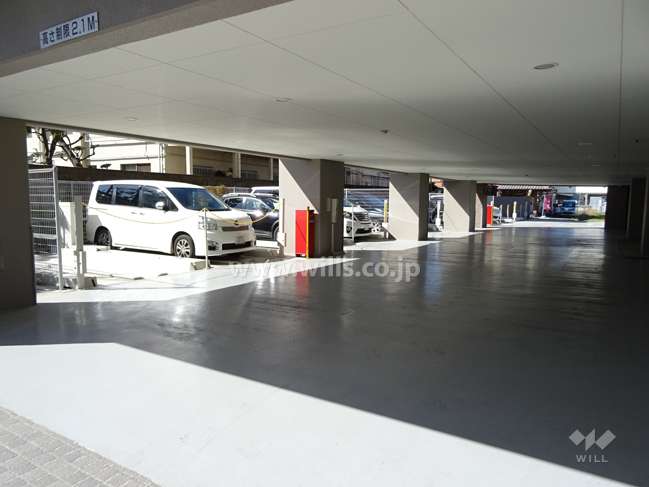 敷地内駐車場（屋外機械式と屋内平面式）
