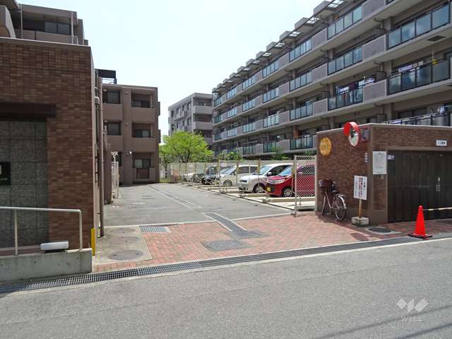 駐車場出入り口