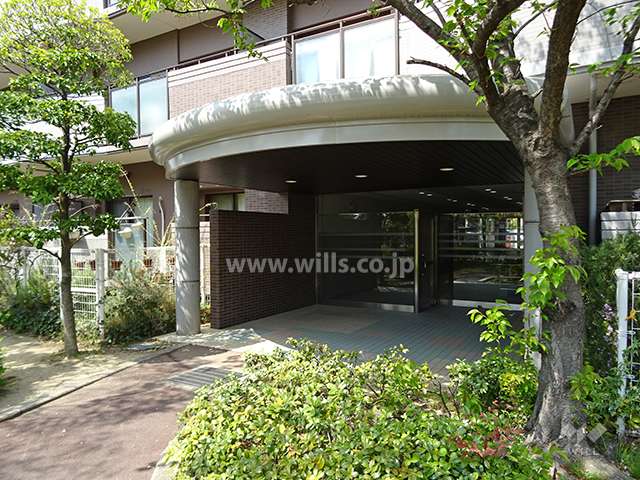 東側エントランス