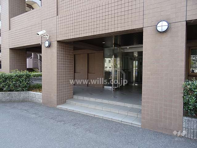 西側エントランス