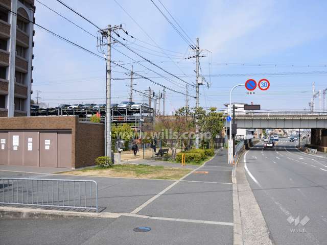 敷地東側の前面道路