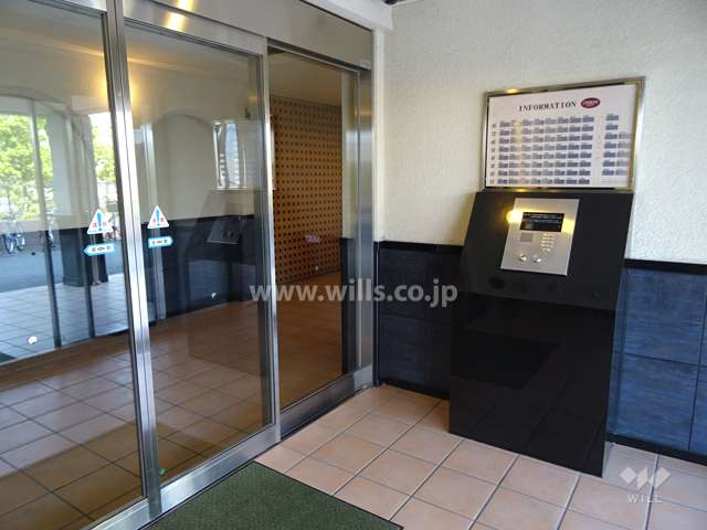 エントランスはオートロック付きです。