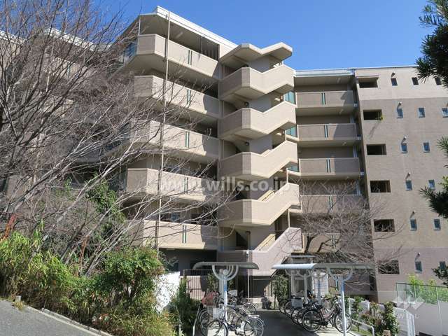 セントラル茨木ヒルズウィングの外観(西側から)