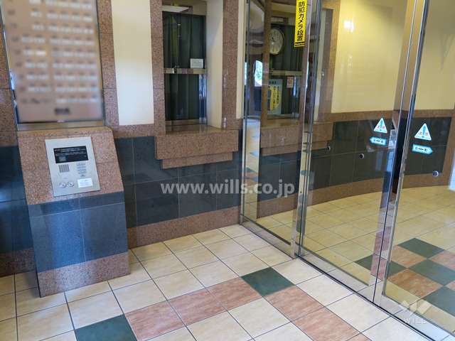 エントランスはオートロック付きです。