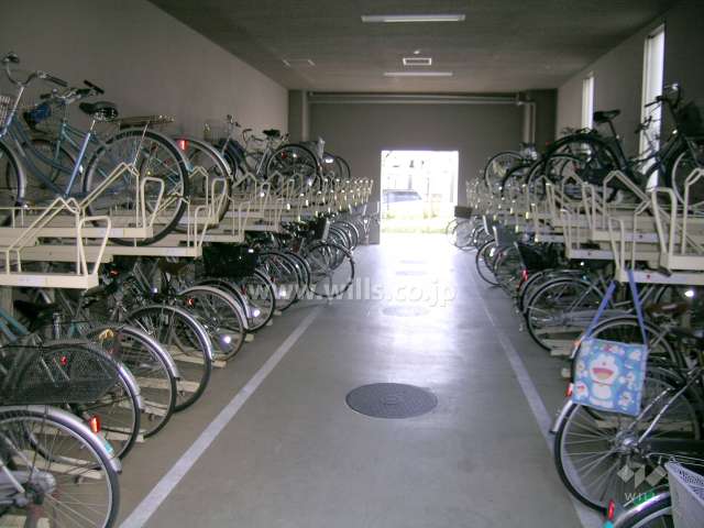 屋内にある駐輪場
