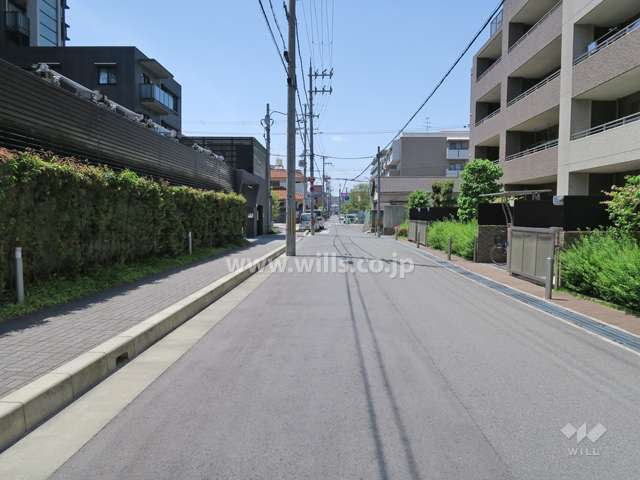 敷地南側の前面道路