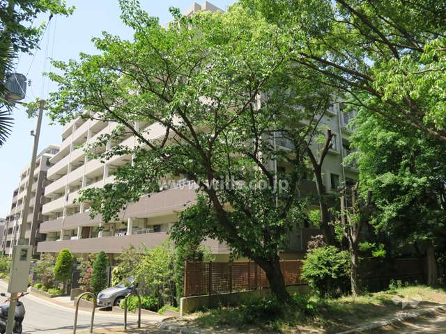 ディアステージ茨木東中条の外観（南東側から）