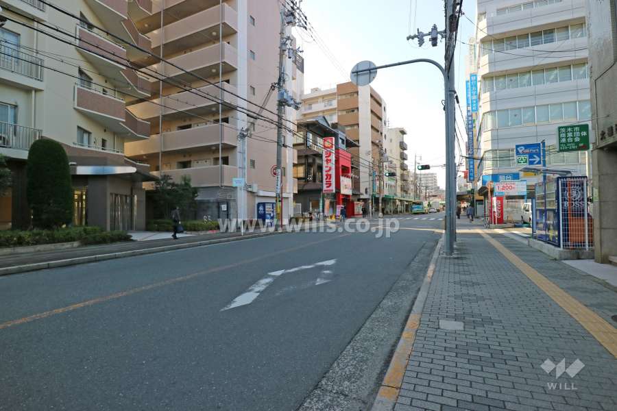 敷地北側の前面道路(東側から)