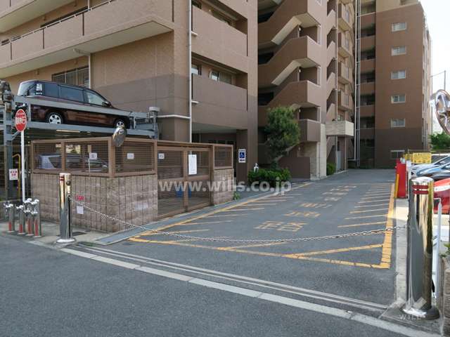 駐車場出入り口（ロボットゲート付き）