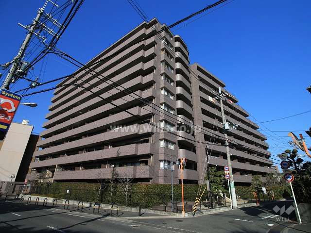 デュアル茨木プレステージュの外観（南東側から）