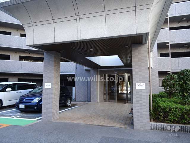 南西側エントランスアプローチ