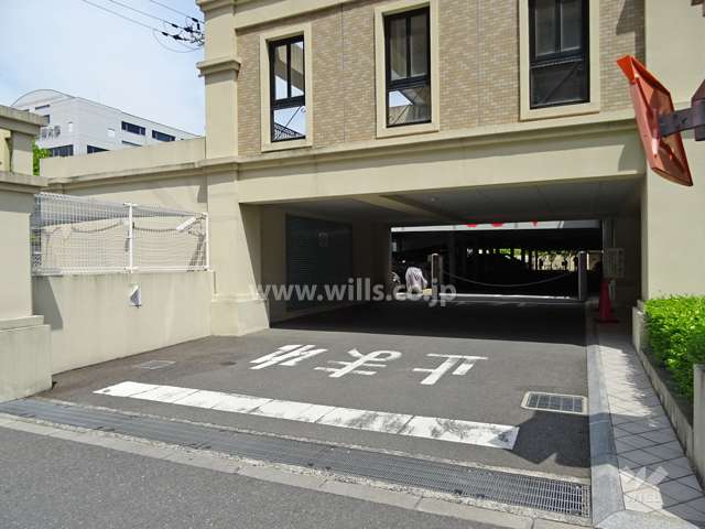 駐車場出入り口