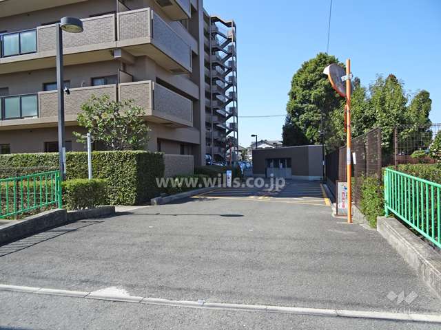 駐車場出入り口