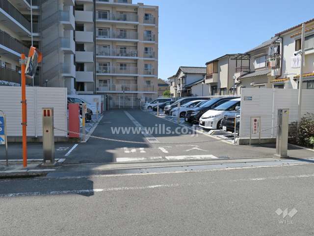 駐車場の出入り口（ロボットゲート付き）