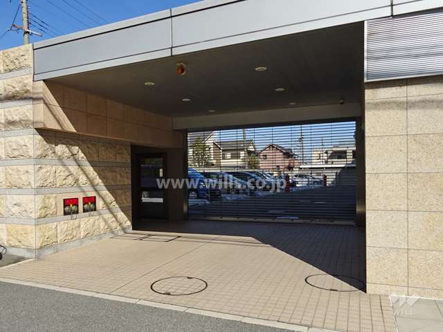 駐車場の出入り口（リングシャッター付き）