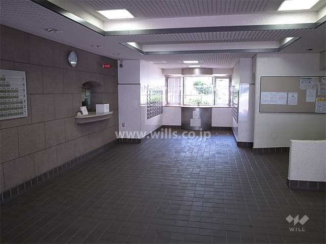 広々としたエントランスホール