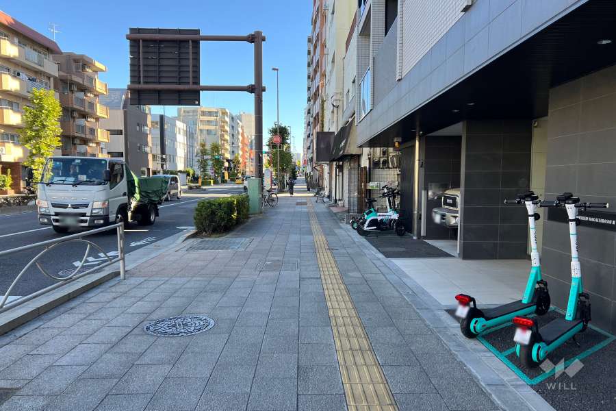 敷地北東側の前面道路