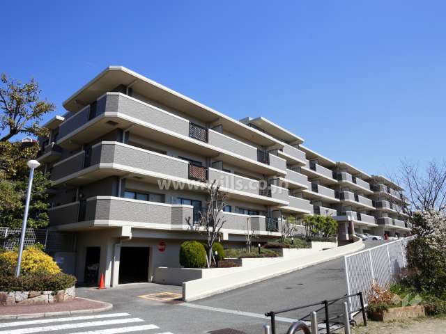 プランヴェール南春日丘の外観（南西側から）