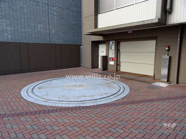タワー式駐車場と回転板