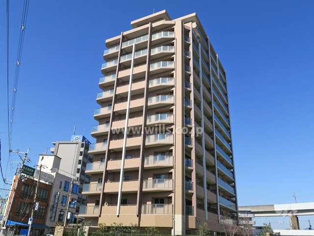 ブランズ南茨木駅前の外観(南東側から)