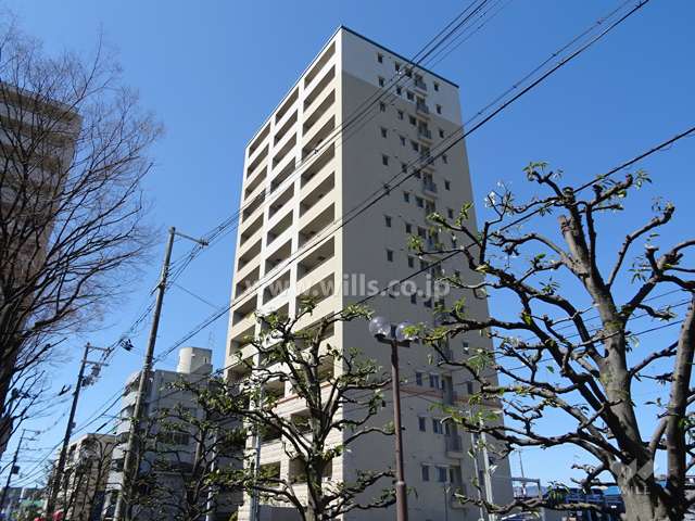 フレーヴィル茨木上中条の外観(南東側から)