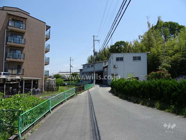 敷地南側の前面道路