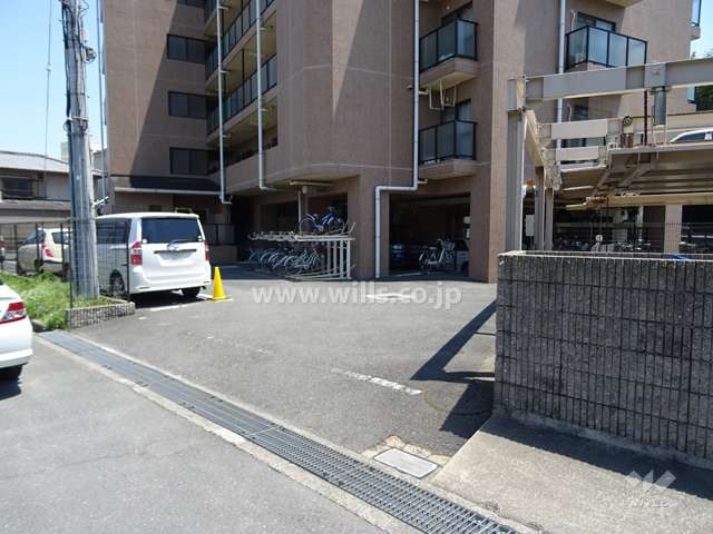 駐車場出入り口
