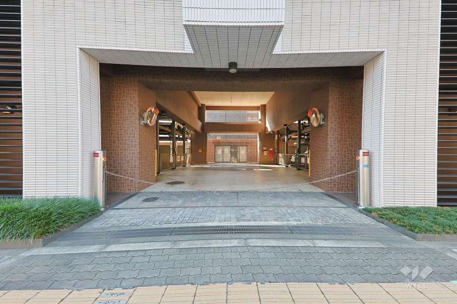 駐車場の出入り口（リングシャッター付き）