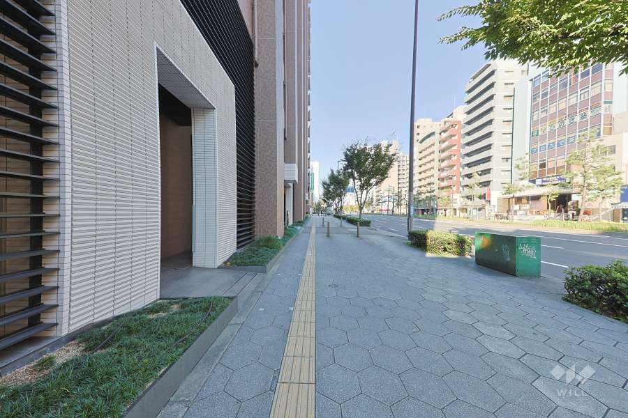 敷地の北側前面道路（東側から）