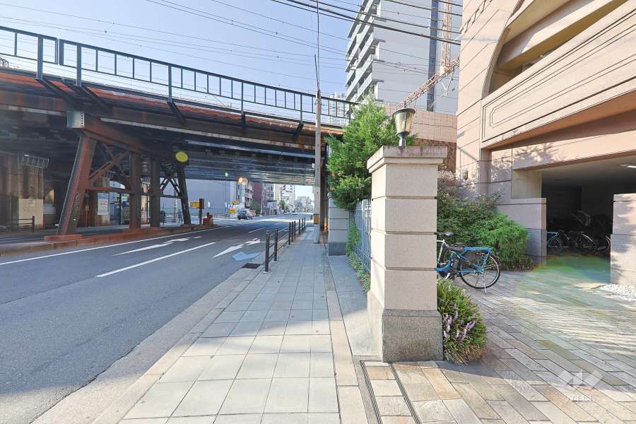 敷地の東側前面道路（北側から）