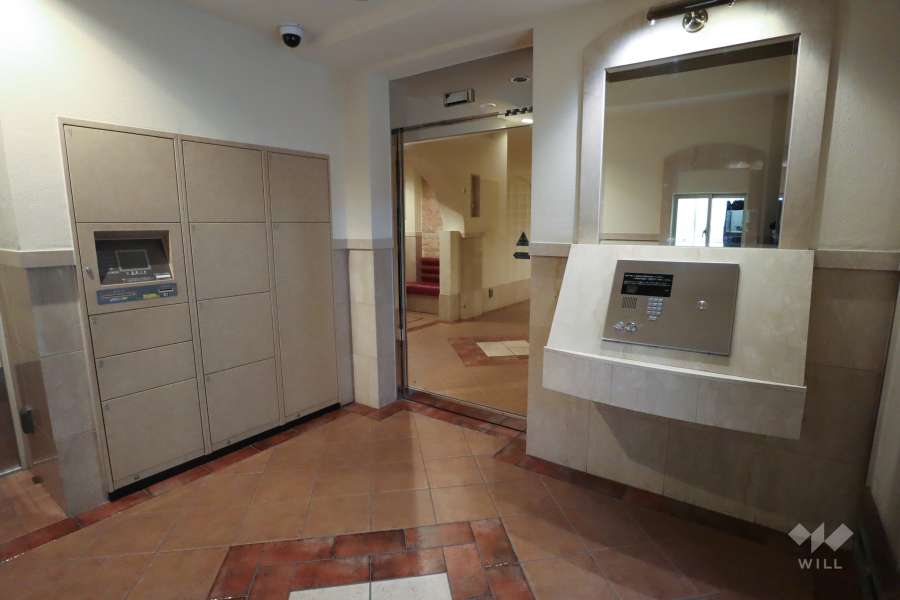 エントランスはオートロック付きです。