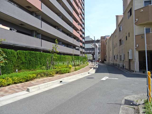 敷地南側の前面道路
