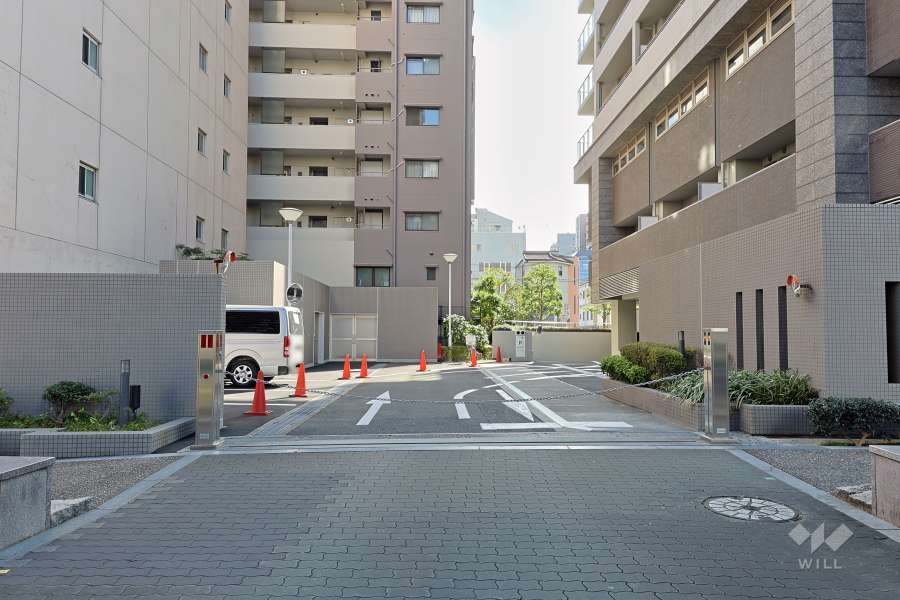 駐車場の出入り口（リングシャッター付き）