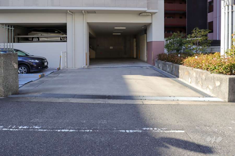 駐車場の出入り口